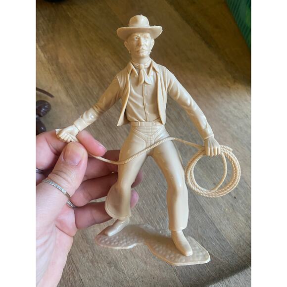 Vintage Louis Marx Plastic 6" Cowboy Indian Figures Toy Plastic 6" figures - Picture 3 of 9